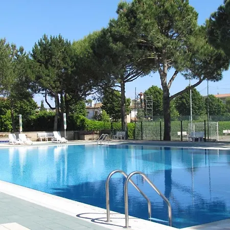 Relaxing Flat By The Pool With Sports Courts