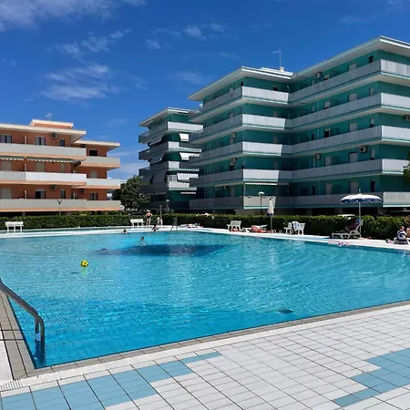 Relaxing Flat By The Pool With Sports Courts Apartment *