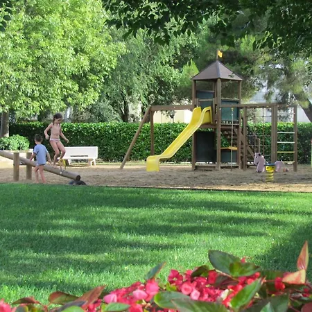 Relaxing Flat By The Pool With Sports Courts Bibione
